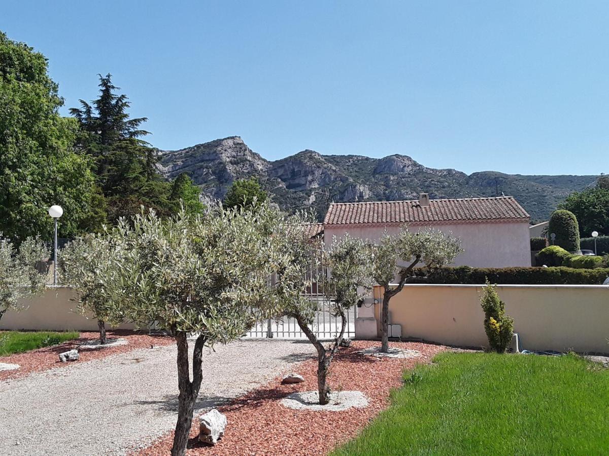 فيلا Le Jardin Des Tourterelles Robion en Luberon المظهر الخارجي الصورة