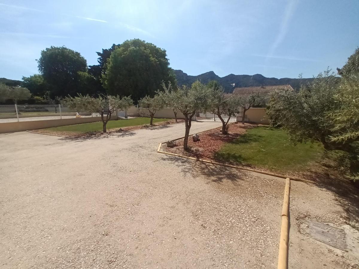 فيلا Le Jardin Des Tourterelles Robion en Luberon المظهر الخارجي الصورة