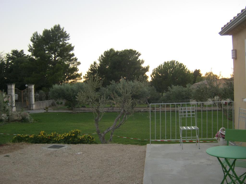 فيلا Le Jardin Des Tourterelles Robion en Luberon المظهر الخارجي الصورة