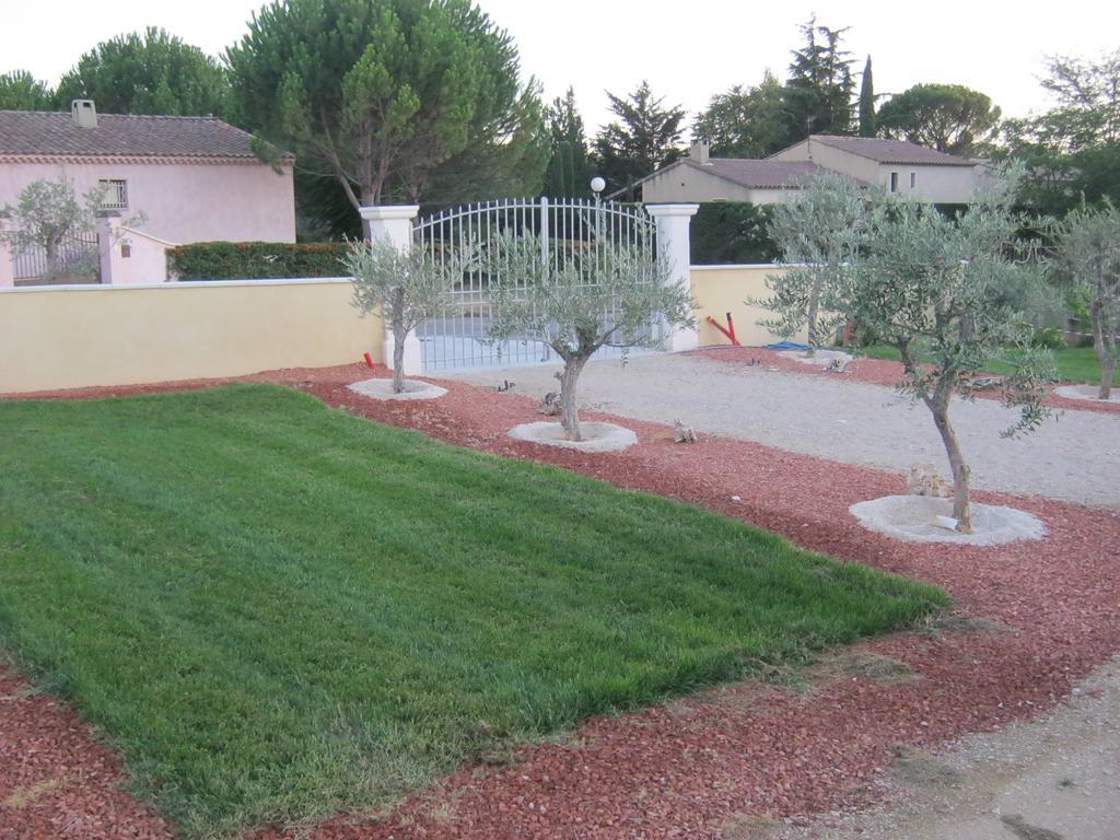 فيلا Le Jardin Des Tourterelles Robion en Luberon المظهر الخارجي الصورة