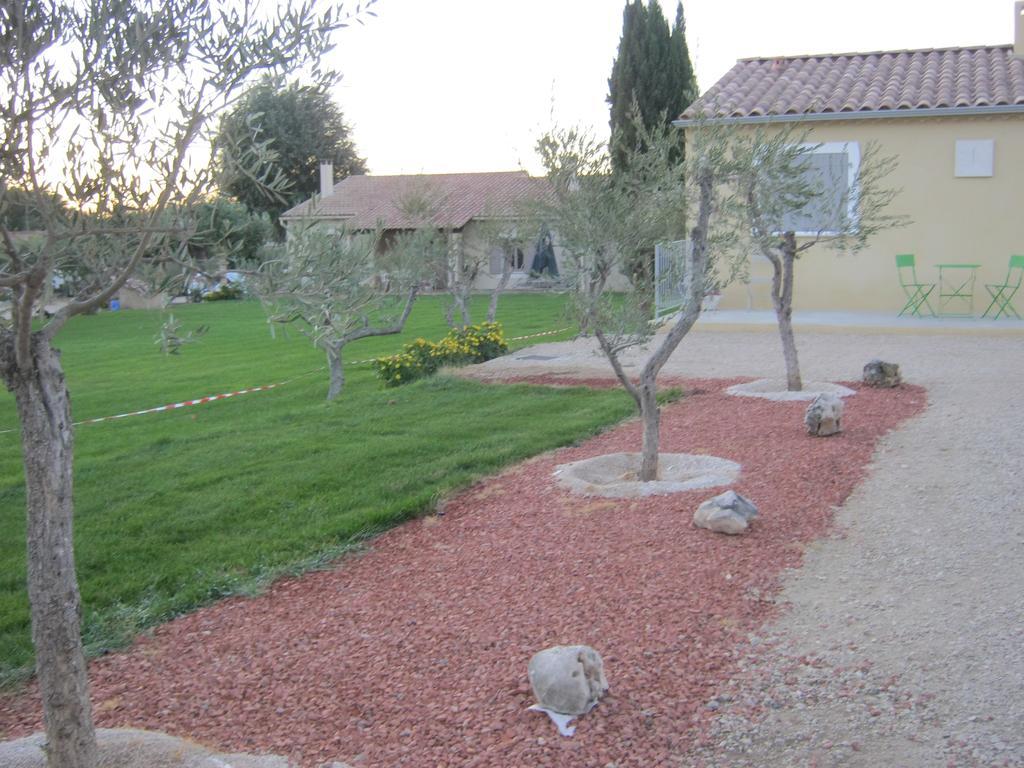 فيلا Le Jardin Des Tourterelles Robion en Luberon المظهر الخارجي الصورة